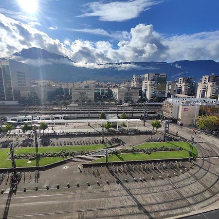 ホテル Campanile Grenoble Centre Gare エクステリア 写真