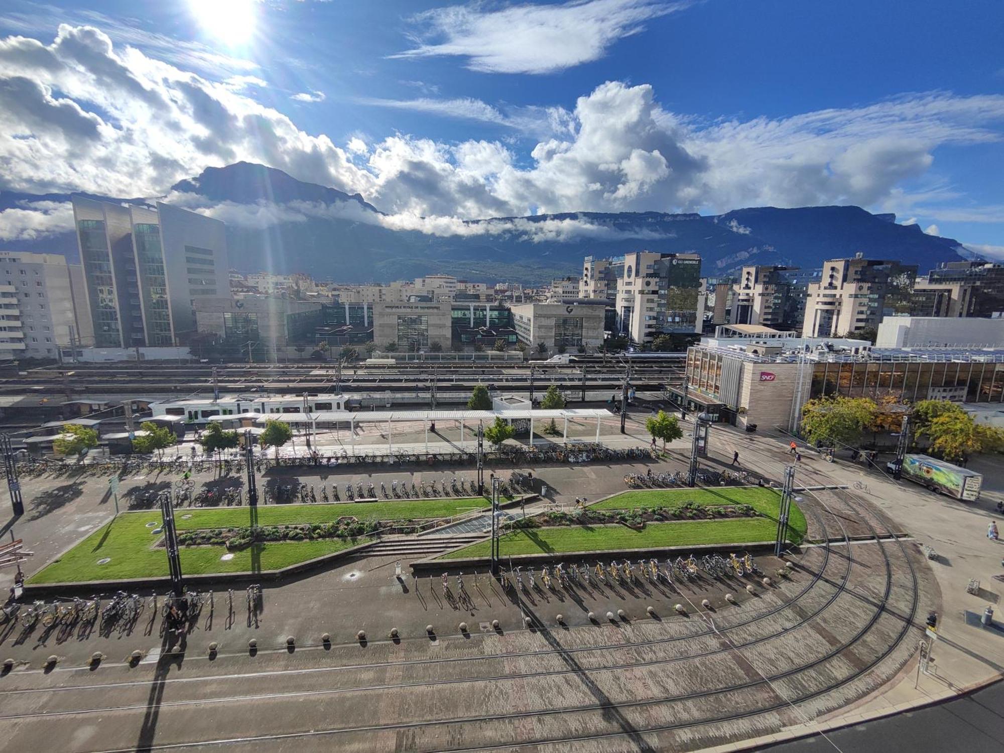 ホテル Campanile Grenoble Centre Gare エクステリア 写真