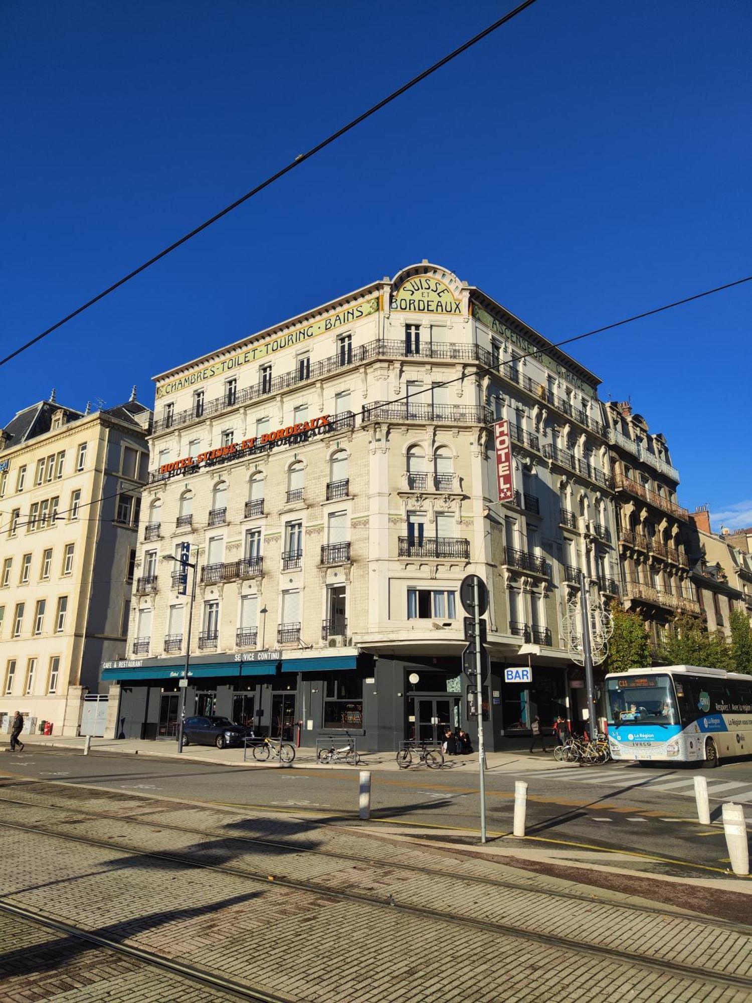 ホテル Campanile Grenoble Centre Gare エクステリア 写真